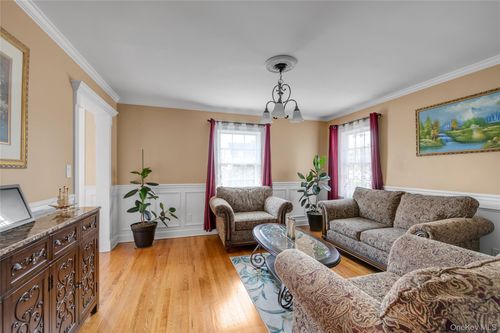 10 Field Ave, Hicksville, NY, 11801-5321 | Card Image