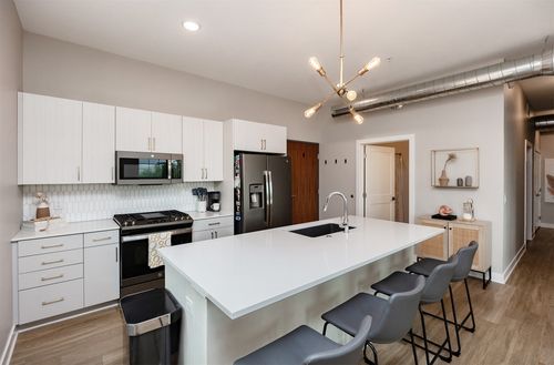 301-400 Sw 7th St, Des Moines, IA, 50309-4680 | Card Image