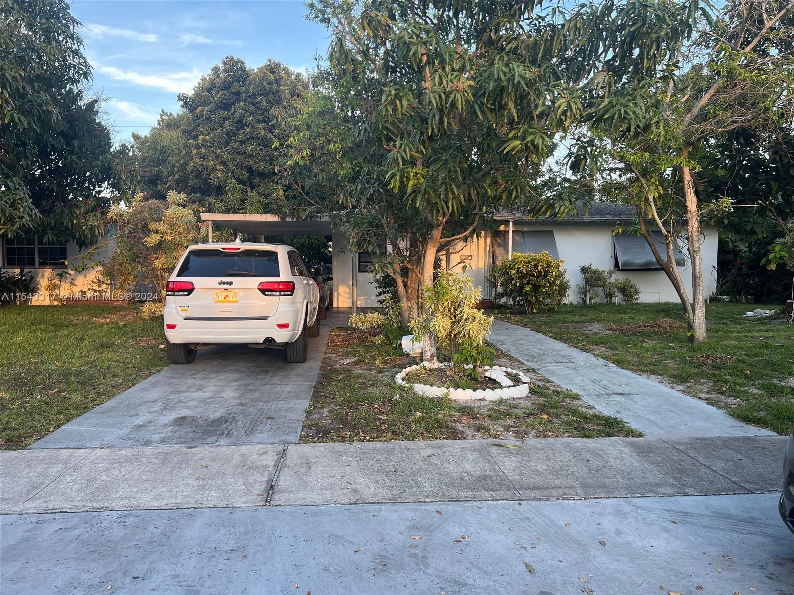 9th Pl, North Miami Beach, FL 33162