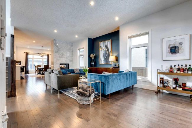 2427 3 Avenue Nw, Home with 4 bedrooms, 4 bathrooms and 2 parking in Calgary AB | Image 3