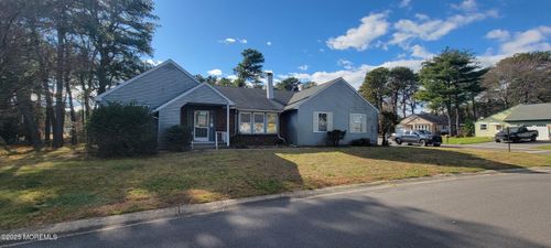 6 Holyoke Ct, WHITING, NJ, 08759-3136 | Card Image