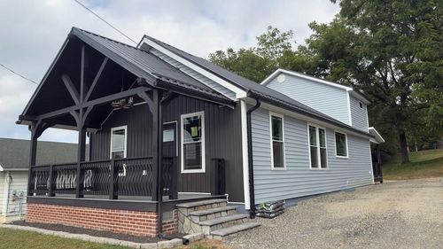 230 W Stuart Dr, Hillsville, VA, 24343-1523 | Card Image