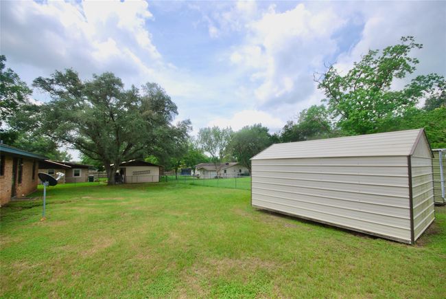 904 S Peck St, House other with 3 bedrooms, 1 bathrooms and 1 parking in Shiner TX | Image 18