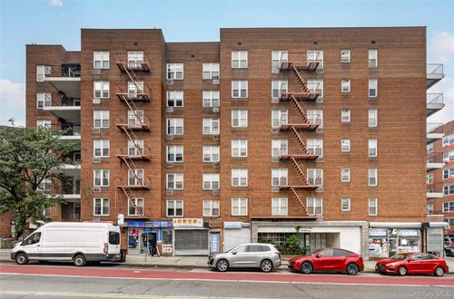 7l-45-92 Main Street, New York, NY, 11355 | Card Image
