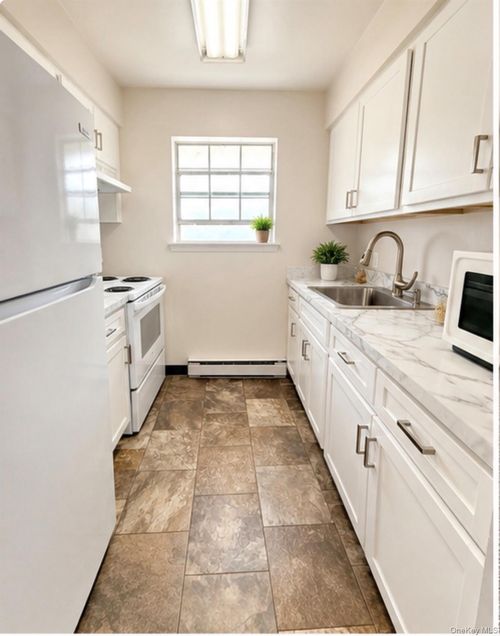 41-12-33 Oak St, Walden, NY, 12586-1250 | Card Image