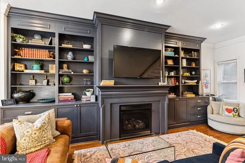 2431 Christian St, PHILADELPHIA, PA, 19146-2405 | Card Image