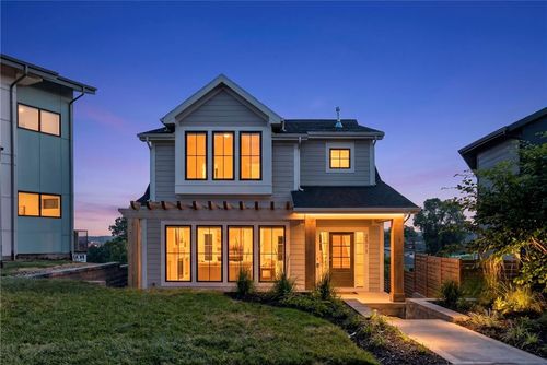 2511 Forest Ave, Kansas City, MO, 64108-2889 | Card Image