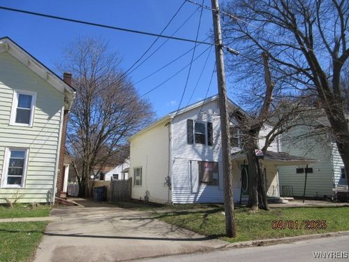 148 Chapel St, Lockport, NY, 14094-3008 | Card Image