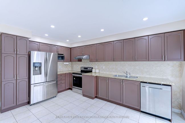 27 Beresford Cres, House other with 5 bedrooms, 4 bathrooms and 4 parking in Brampton ON | Image 12