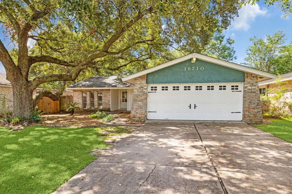 Tibet Rd, Friendswood, TX 77546