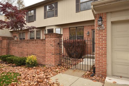 7296 Green Farm Rd, West Bloomfield, MI, 48322-2829 | Card Image