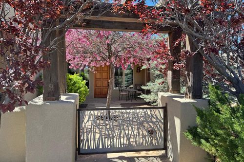 10 Descanso Rd, Santa Fe, NM, 87508-9125 | Card Image