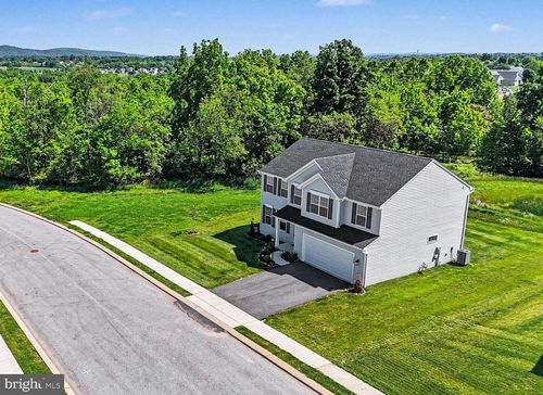 3660 Pebble Run Dr, DOVER, PA, 17315-5223 | Card Image