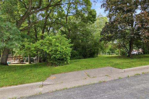 3912 Woodcrest Ct, Eau Claire, WI, 54701-9008 | Card Image