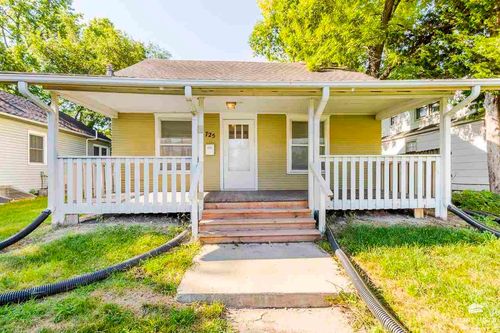 725 Bluemont Avenue, Manhattan, KS, 66502 | Card Image