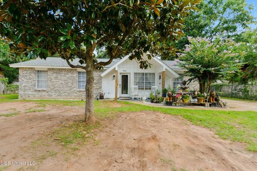 8604 Neptune Ave, Ocean Springs, MS, 39564-8384 | Card Image