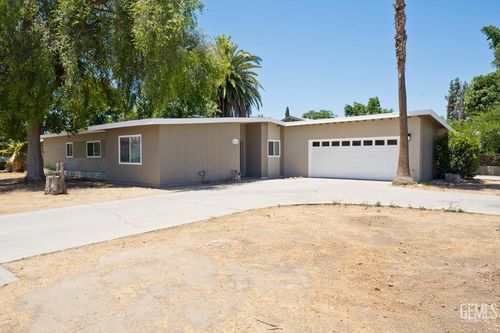 4001 Rinker Way, Bakersfield, CA, 93309-1836 | Card Image