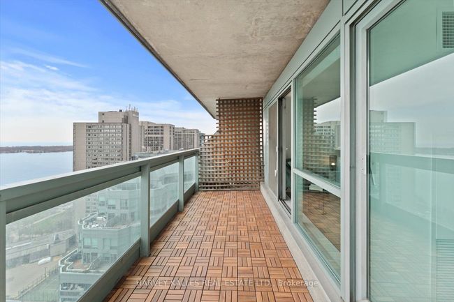 3211 - 10 Yonge St, Condo with 2 bedrooms, 2 bathrooms and null parking in Toronto ON | Image 34