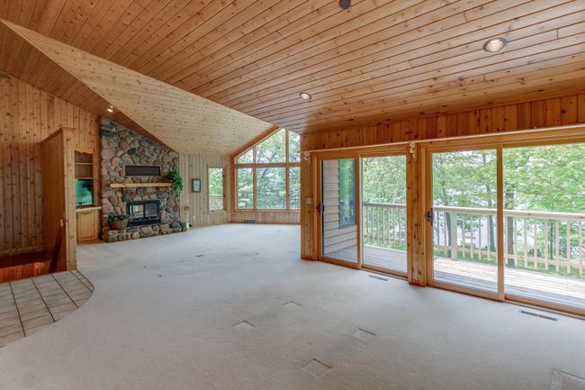 Pretty interiors and awesome lake views! | Image 17