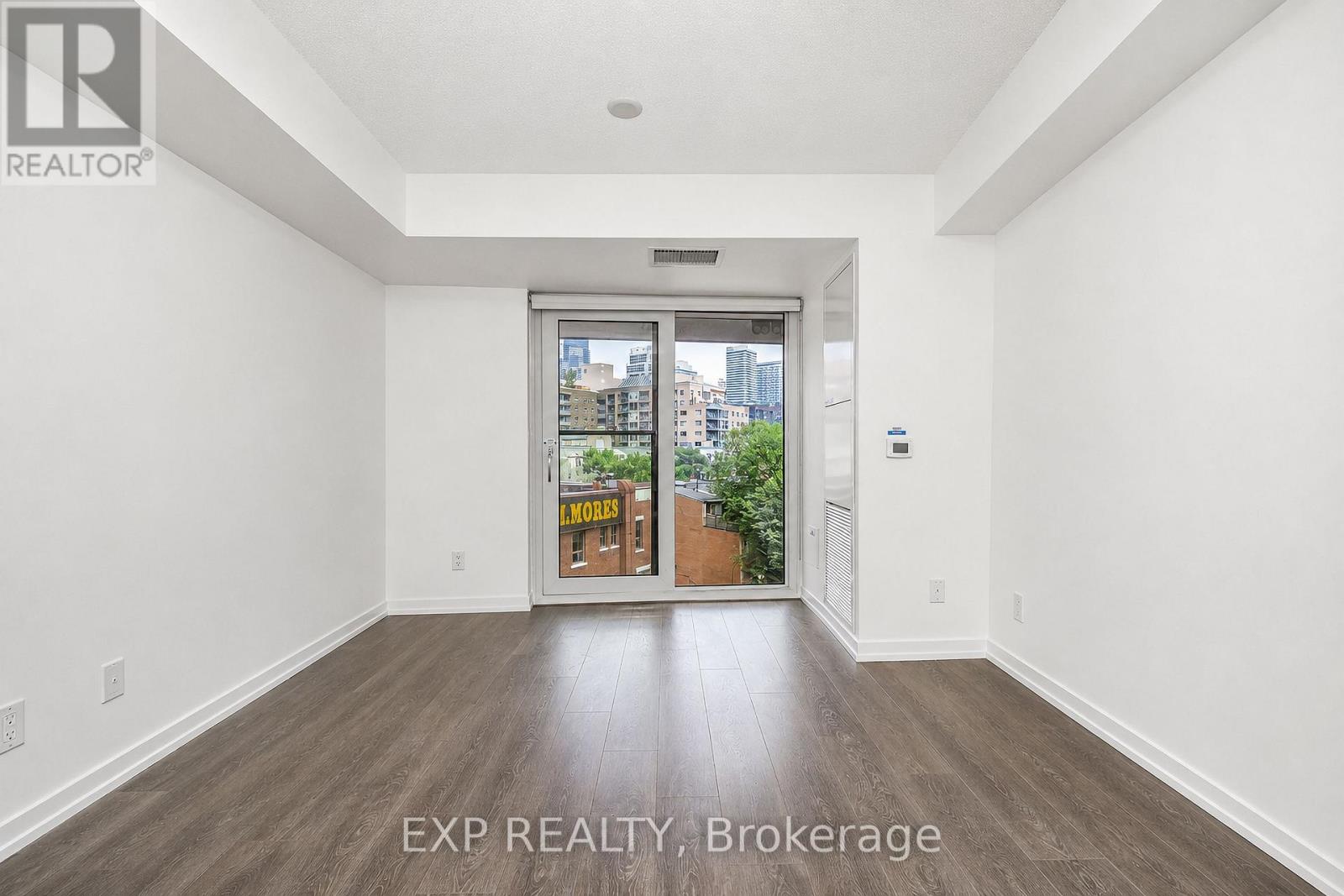Residential in Toronto (Moss Park) 5