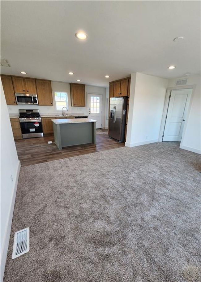 8510 Prairie Hawk Dr, House other with 3 bedrooms, 2 bathrooms and null parking in Shepherd MT | Image 8