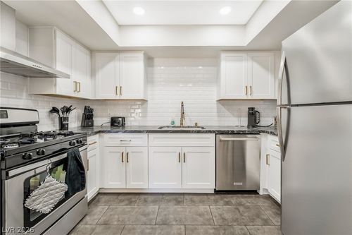 43c-5576 W Rochelle Ave, Las Vegas, NV, 89103-3421 | Card Image