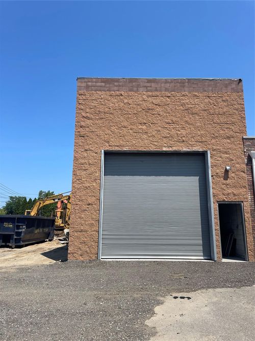 275 Ellsworth St, Holbrook, NY, 11741-5806 | Card Image
