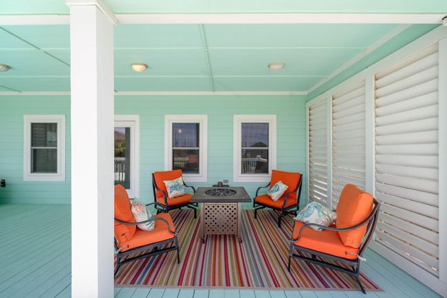 The slat walls on both sides give this great house incredible shade and privacy! | Image 36