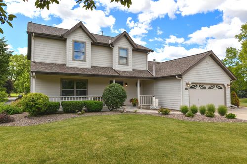 14335 W Meadowshire Ct, New Berlin, WI, 53151-2416 | Card Image