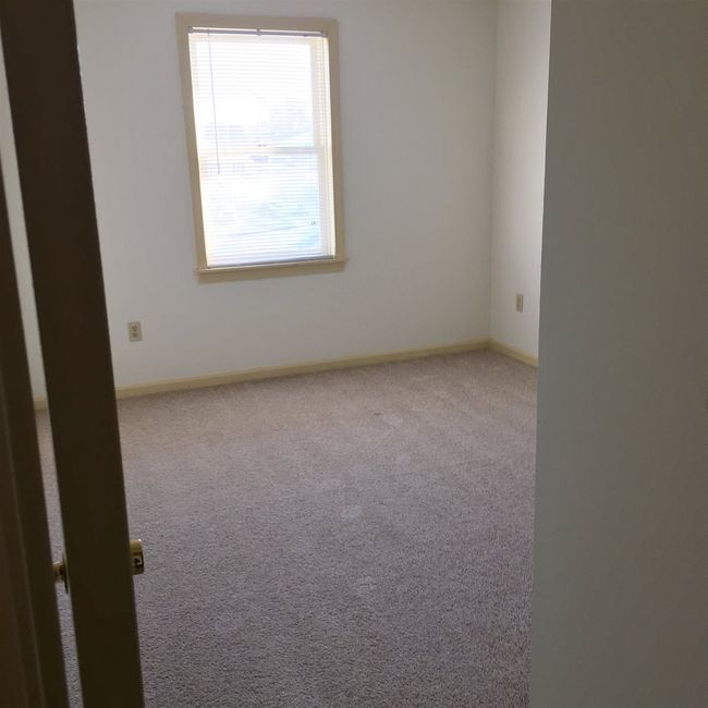 APT-302 - 7 Railroad Ave, Condo with 2 bedrooms, 1 bathrooms and null parking in Derry NH | Image 35