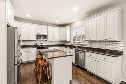 335 Whispering Winds, Oxford, MI, 48371-5192 | Card Image