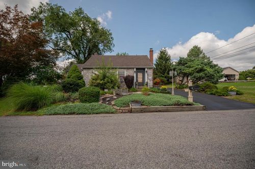30 N 38th St, ALLENTOWN, PA, 18104-5206 | Card Image