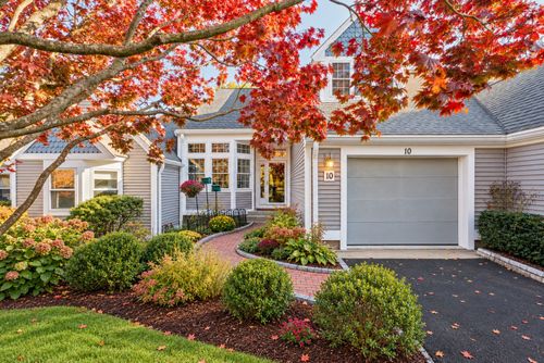 10-10 Hidden Bay Dr, Dartmouth, MA, 02748-3016 | Card Image