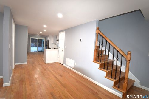 17 Railroad Ave, Unionville, CT, 06085-1047 | Card Image