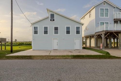 207 Beachfront Dr, Matagorda, TX, 77457 | Card Image