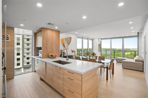 16012-parkings-16385 Biscayne Blvd, Aventura, FL, 33160-5450 | Card Image