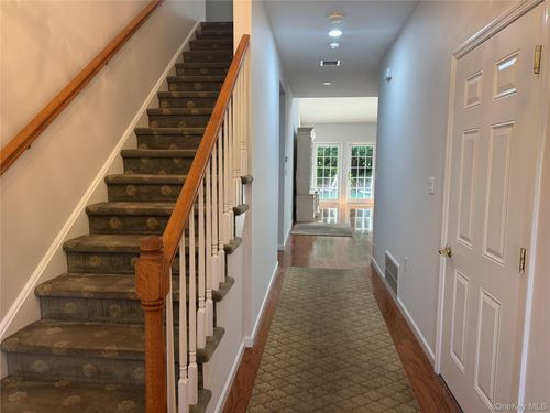 137 Pond View Dr, Port Washington, NY, 11050-2468 | Card Image