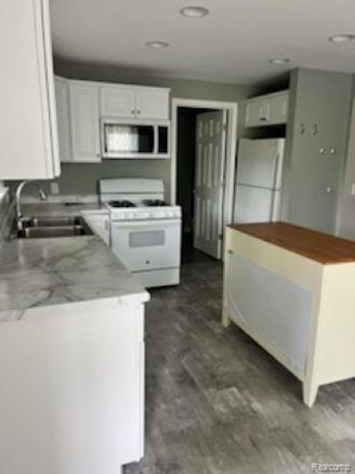 1837 E Granet Ave, Hazel Park, MI, 48030-2150 | Card Image