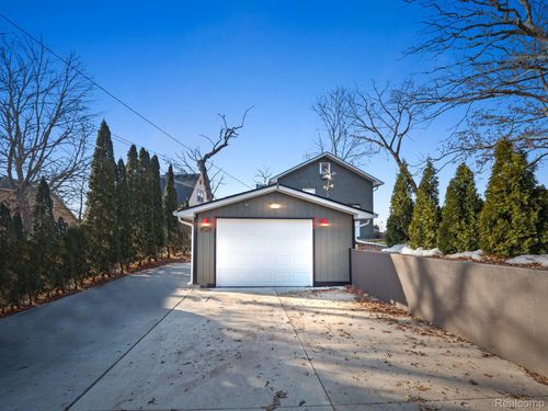 227 Shotwell St, White Lake, MI, 48386-2465 | Card Image