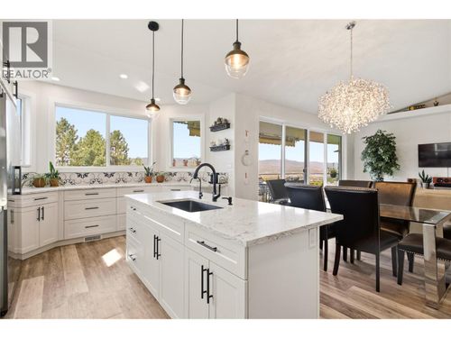 724 Lone Pine Dr, Kelowna, BC, V1P1A1 | Card Image