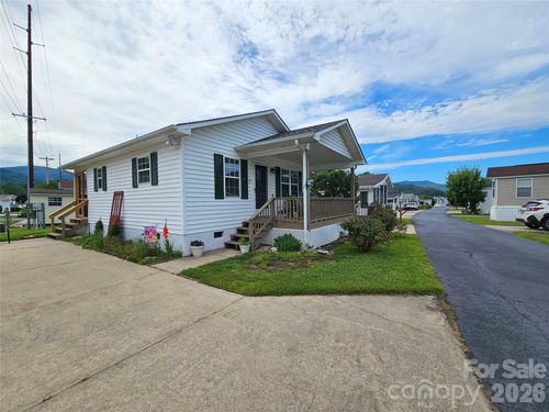 68 Strollers Ln, Waynesville, NC, 28785-7655 | Card Image