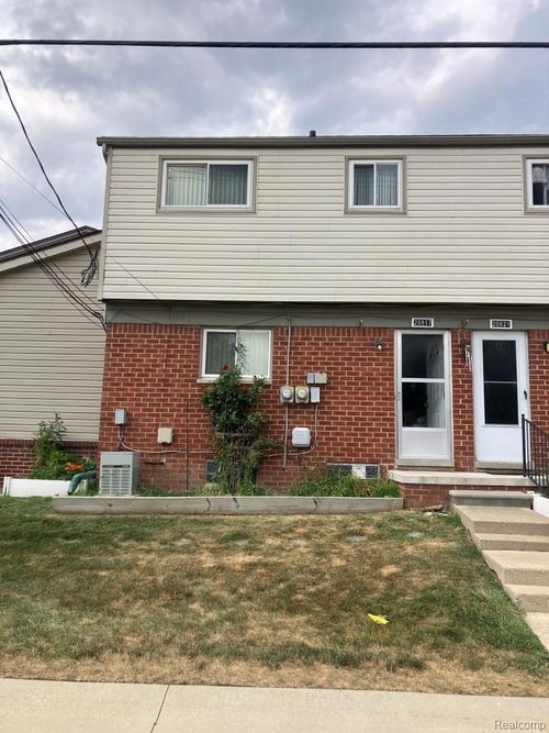 20817 Washington, Roseville, MI, 48066 | Card Image