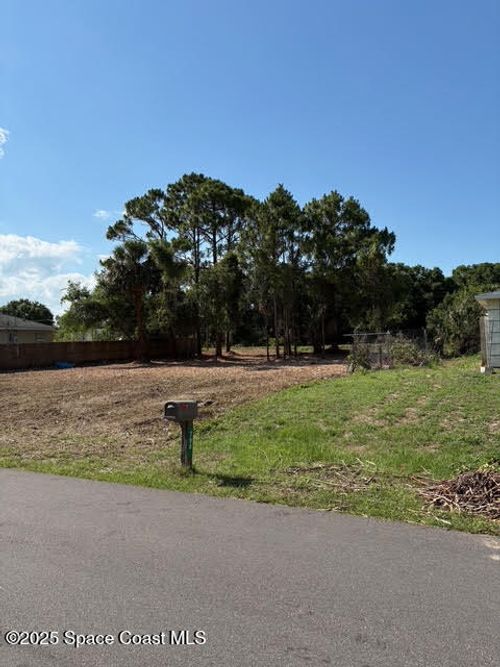 799 Altamira St Nw, Palm Bay, FL, 32907-2830 | Card Image