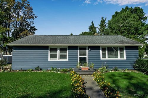 37 School St, Delevan, NY, 14042-9803 | Card Image