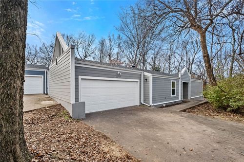 2077 N Kantz Ln, Fayetteville, AR, 72703-3128 | Card Image