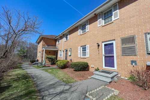 910 Elmwood Dr, Hudson, NH, 03051-3247 | Card Image