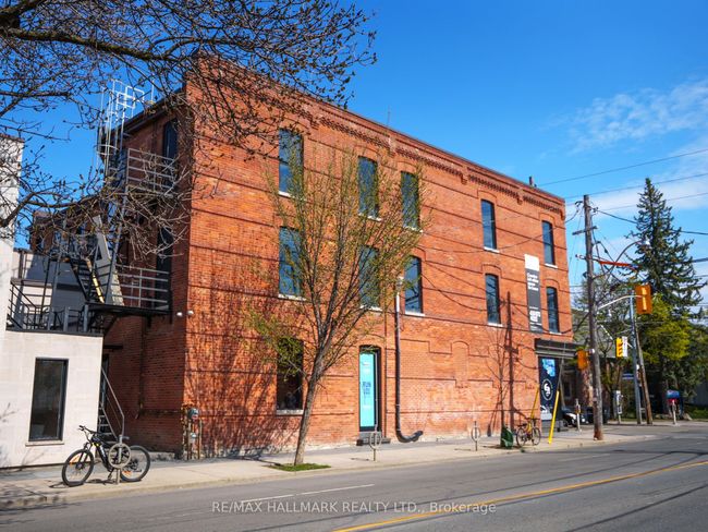 300 - 974 Queen St E, Home with 0 bedrooms, 1 bathrooms and null parking in Toronto ON | Image 12