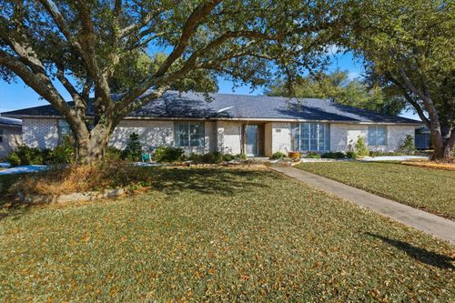 300 Red River Dr, Whitesboro, TX, 76273-1011 | Card Image