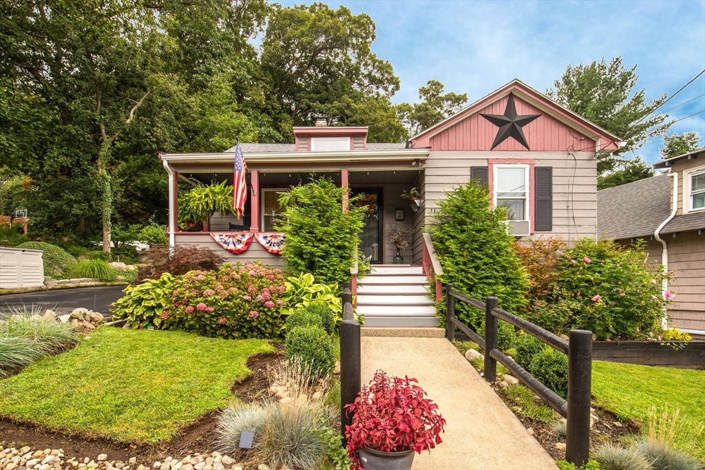 Hollis Ave, Lynn, MA 01904