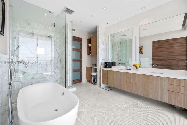 PH207 - 3470 E Coast Ave, Condo with 3 bedrooms, 3 bathrooms and null parking in MIAMI FL | Image 44